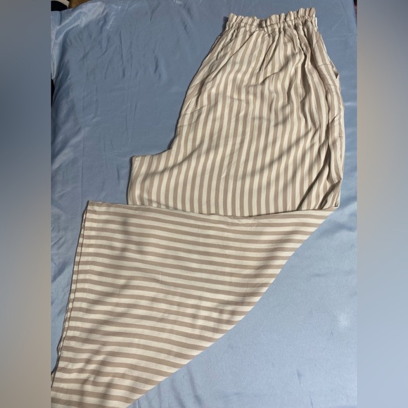 Torrid Blue and White Wide Leg Pants - Picture 16 of 16